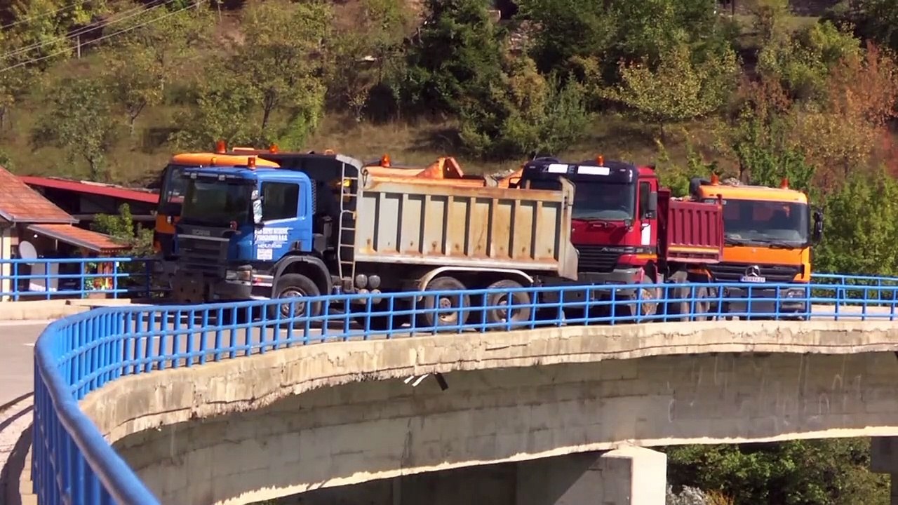 Handgranaten auf Zulassungsstelle: Nummernschild-Streit eskaliert
