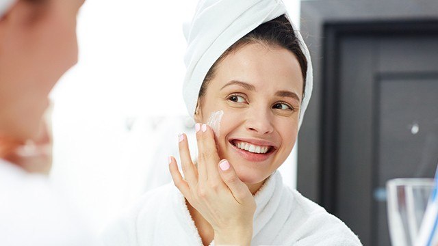 Punya Masalah Kulit? Coba Atasi dengan Kombinasi Skincare Ini