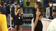 Hiba Abouk ya no oculta su tripa de embarazada pero prefiere guardar silencio. GTRES