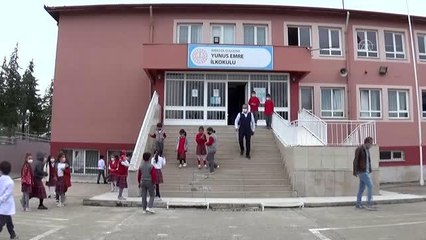 Öğrencilerden oluşan "Kovid-19 timleri" işbaşında