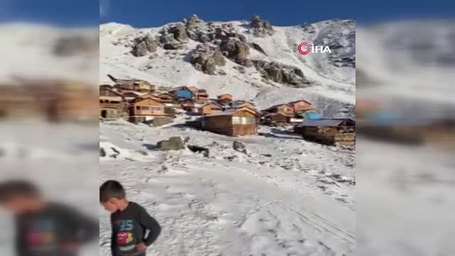 Akşam başlayan kar yağışı Selant yaylasını beyaza bürüdü