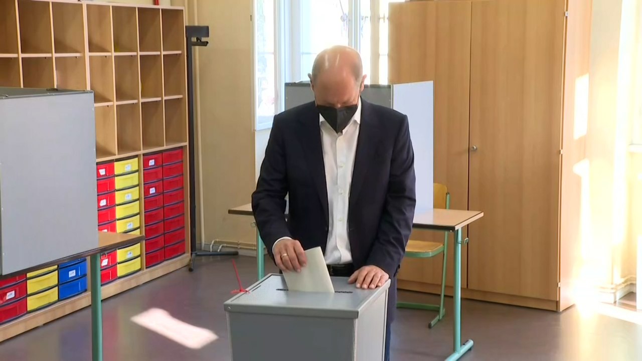 Im Wahllokal mit Scholz, Laschet und Co.