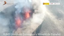 Varias bocas siguen erupcionando en la cima del volcán