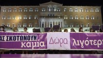 Protesta contra los feminicidios en aumento ante el Parlamento de Grecia