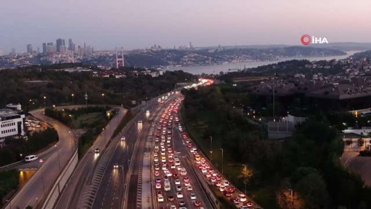 İstanbul'da haftanın ilk iş gününde trafik yoğunluğu erken başladı