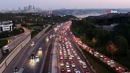 Trafiktekilere Allah sabır versin! İstanbul'da trafik yine düğüm!