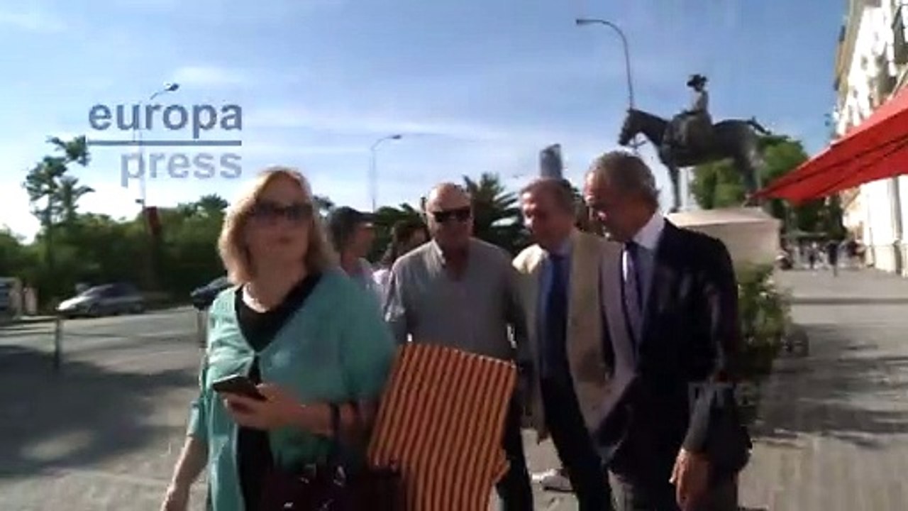 Mario Conde o el rejoneador Fermín Bohórquez no se pierden una tarde de toros en La Maestranza