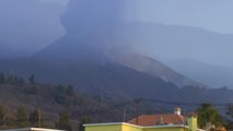 بركان كومبري فييخا يواصل نشاطة والسماح لسكان الجزيرة بالعودة لمنازلهم مؤقتا