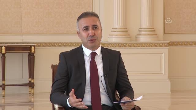 Aliyev'in, işgalden kurtarılan topraklara ziyaretini anlatırken gözleri doldu