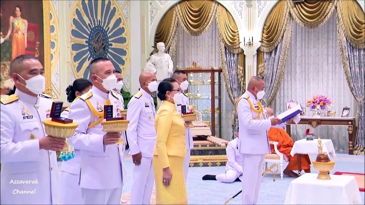 ในหลวงและพระบรมราชินี เสด็จออกพร้อมด้วยเจ้าคุณพระสินีนาฏฯ ณ พระที่นั่งอัมพรสถาน พระราชวังดุสิต