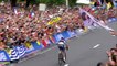 Le Français Julian Alaphilippe, à nouveau sacré champion du monde, visé par un jet de bière quelques mètres avant son arrivée à Louvain - VIDEO