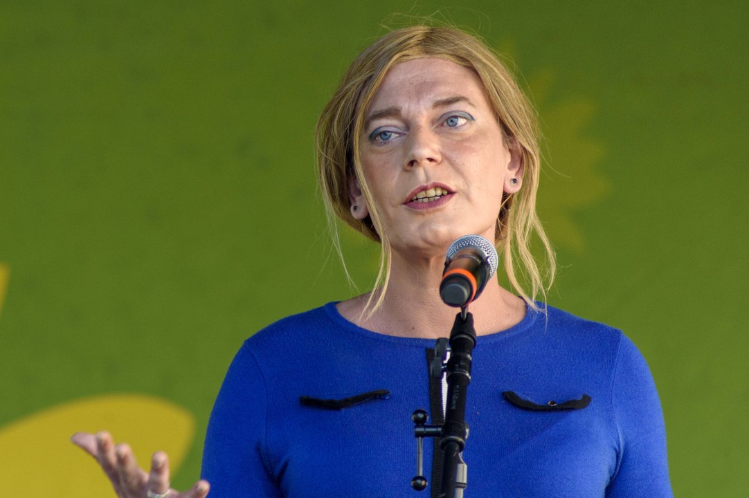 Tessa ganserer: erste geoutete transgenderfrau im bundestag