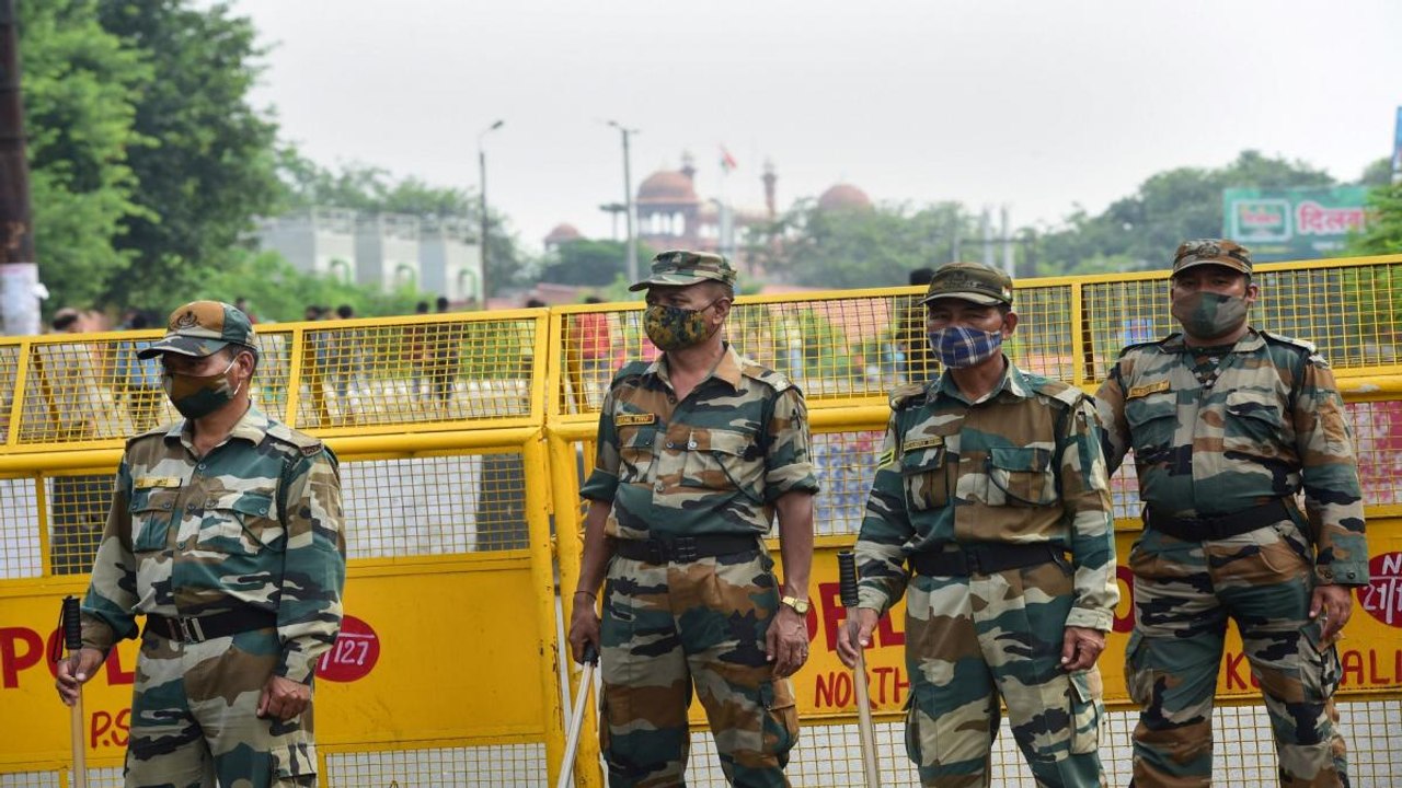 Tight security deployed at Red Fort due to Bhar...