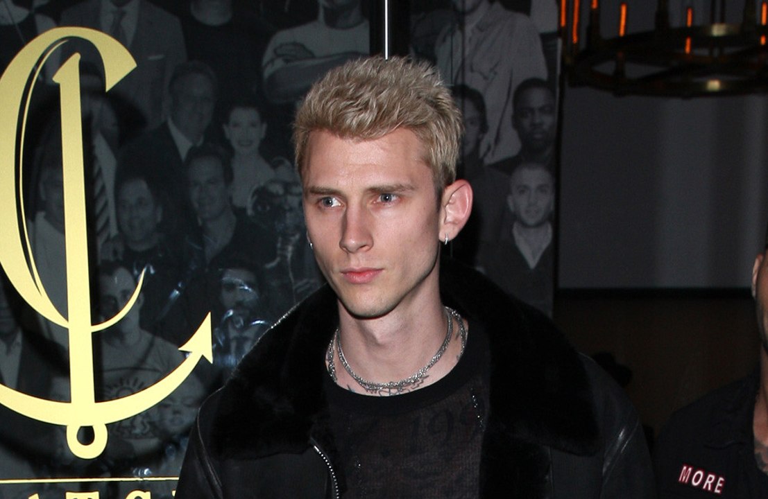 Machine Gun Kelly se bat avec un fan en plein concert