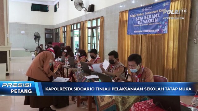 Kapolres Sidoarjo Tinjau Vaksinasi Pelajar di SMK 1 Krian