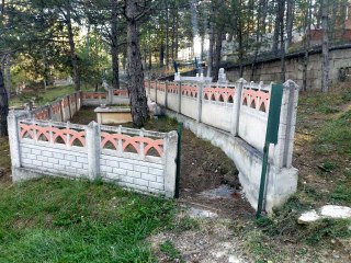 Mezarlıkların demir korkulukları çalındı