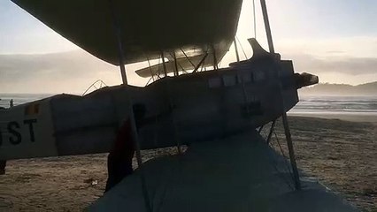 Avião de Saint-Exupéry "pousa" em Florianópolis para gravação de filme sobre o escritor