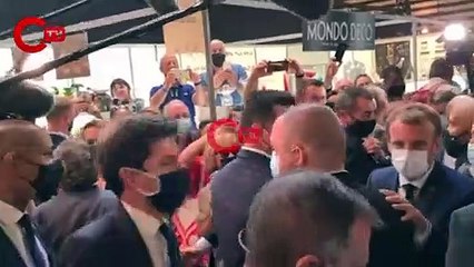 Fransa Cumhurbaşkanı Macron’a yumurta fırlatıldı