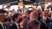 Emmanuel Macron cible d'un jet d'oeuf à Lyon lors d'un salon de la restauration