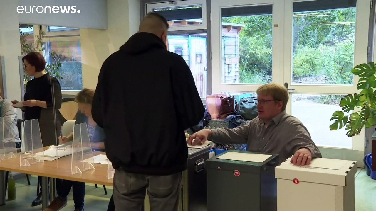 Berliner Wahlsonntag voller Pannen: Fehlende Stimmzettel, lange Wartezeiten