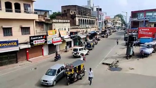 पूरे बंद तो कहीं पूरे खुले रहे बाजार, टोली बनाकर घूमते रहे कार्यकर्ता