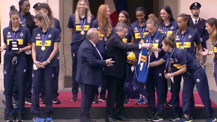 Draghi incontra le nazionali di volley: "Mesi indimenticabili per lo sport italiano"