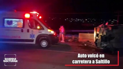 Conductor de un vehículo particular se impactó contra un muro de contención en carretera a Saltillo