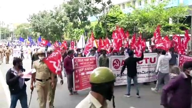 Индийские фермеры перекрыли дороги