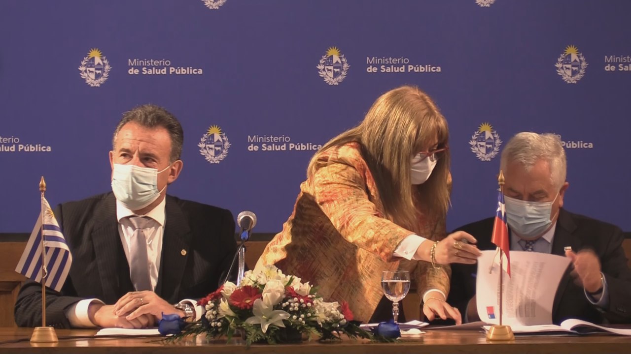 Chile y Uruguay firman varios acuerdos de cooperación en temas de salud
