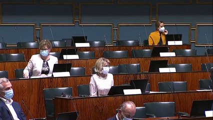 Antti Rinne määkii Anon puheen päälle