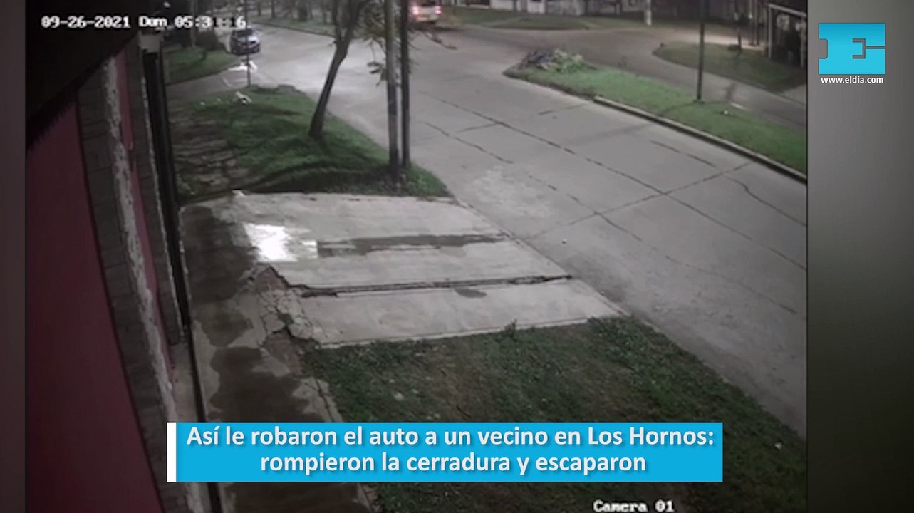 Así le robaron el auto a un vecino en Los Hornos: rompieron la cerradura y escaparon