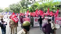 Un año de protestas que no cesan de los agricultores indios, llaman a la huelga nacional