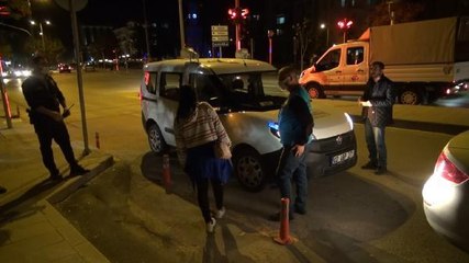 Temaslı olmasına rağmen parkta oturan 17 yaşındaki Nida, ailesine teslim edildi