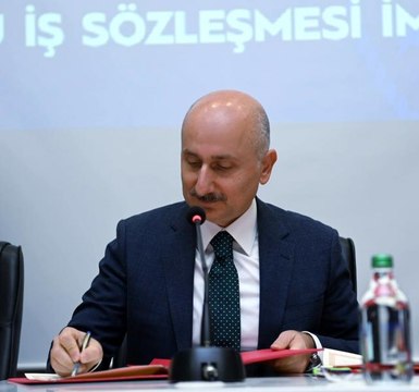 Karaismailoğlu: Bu toplu iş sözleşmesinde işçi kardeşlerimizin hakkının ve emeğinin korunması için tüm taraflar iyi niyet ve samimiyet göstererek...