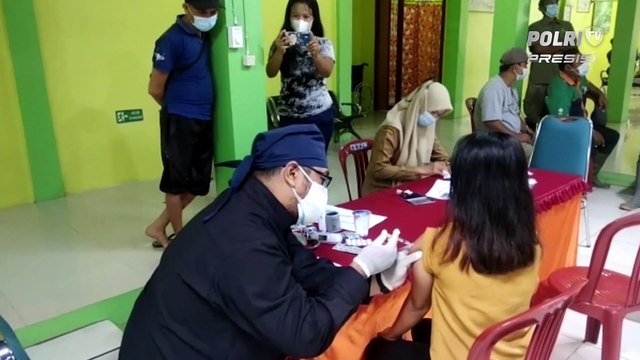 Polres Sambas Bekerja Sama dengan Puskesmas Subah Gelar Vaksinasi Dosis Kedua