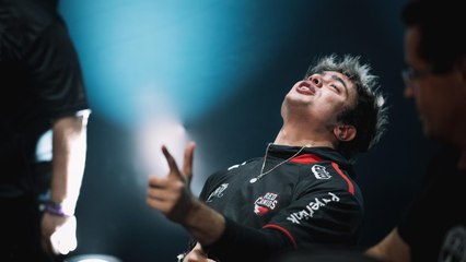 LoL: Yoda sola um Zed ao mesmo tempo em que dá xeque-mate no xadrez