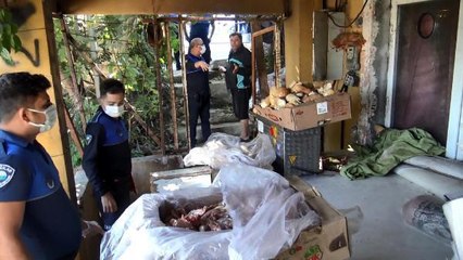 AVCILAR'DAKİ HALI YIKAMA YERİNDE SAĞLIKSIZ KOŞULDA BEKLETİLEN ETLERE EL KONULDU