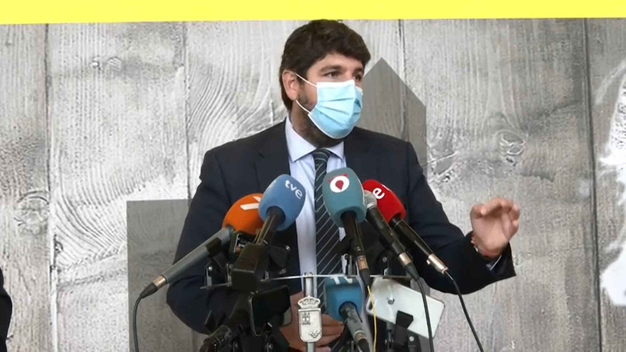 El presidente de Murcia, Fernando López Miras, alerta de otro episodio de anoxia en el Mar Menor.