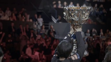 下载视频: LoL: Top Esports ficha a un entrenador campeón del mundo tras unos Worlds decepcionantes