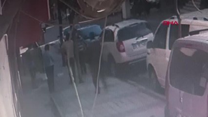 SULTANGAZİ'DE FACİAYI BİNA SAKİNLERİ ÖNLEDİ