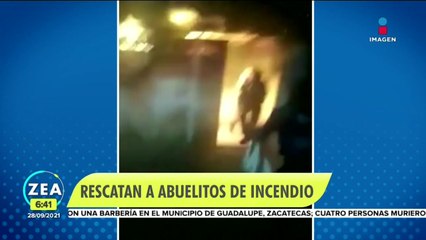Policías rescatan a abuelitos de incendio