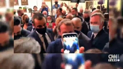 Macron'a yine yumurta attılar