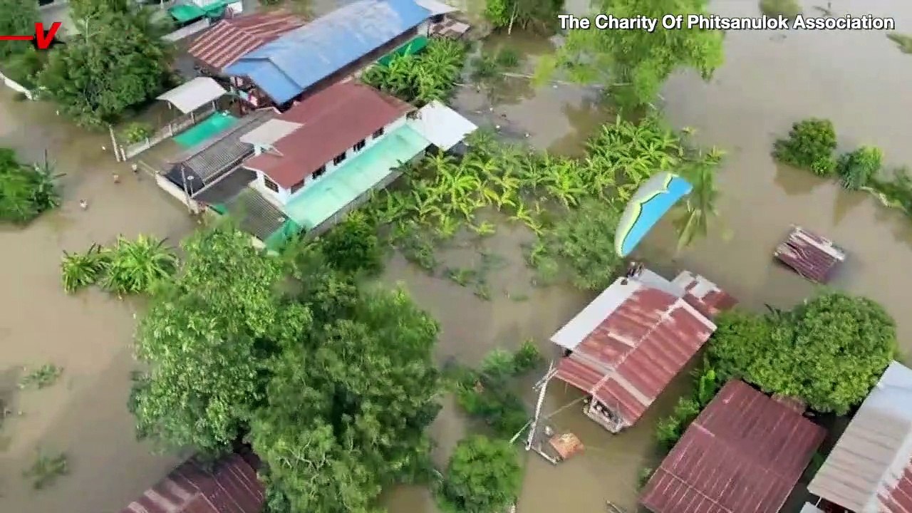 High-Flying Paramotorists Airdrop Much Needed Supplies to Flood Victims