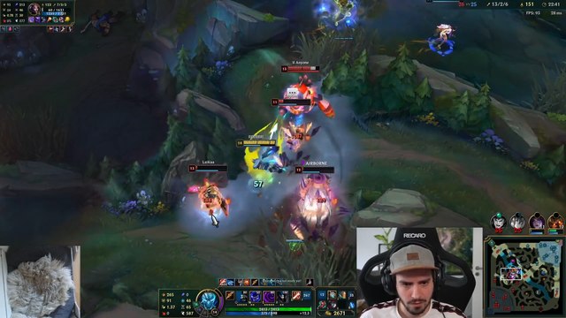 LoL - La jugada que solo se consigue una vez en la vida: triple kill con un solo ataque básico