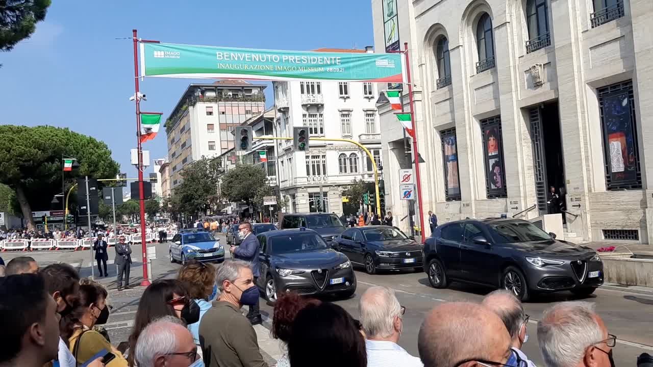 Mattarella a Pescara, l'appello di una donna: "Non vada via dal Quirinale"