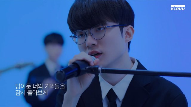 Faker, la estrella, bueno jugando, pero increíble cantando y también haciendo publicidad con T1