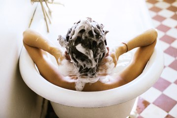 How to Choose the Best Shampoo for Super Oily and Greasy Hair