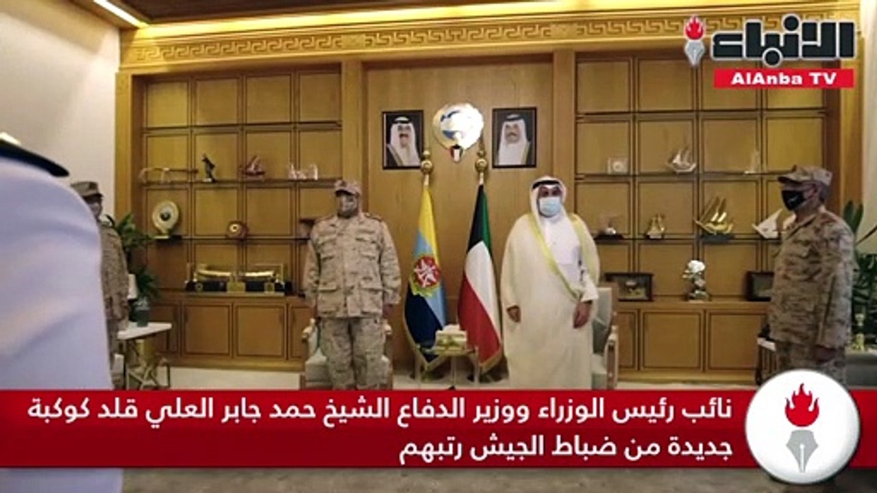 نائب رئيس الوزراء ووزير الدفاع الشيخ حمد جابر العلي قلد كوكبة جديدة من ضباط الجيش رتبهم