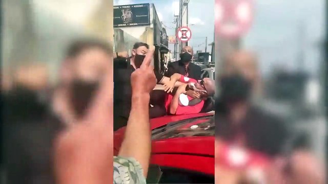 Fiéis e seguranças trocam socos antes de Assembleia Geral em igreja, em Ponta Grossa, no Paraná