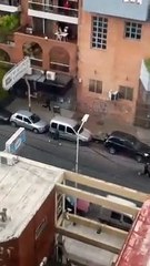 Barras de Independiente, a los tiros en el pleno centro de Avellaneda